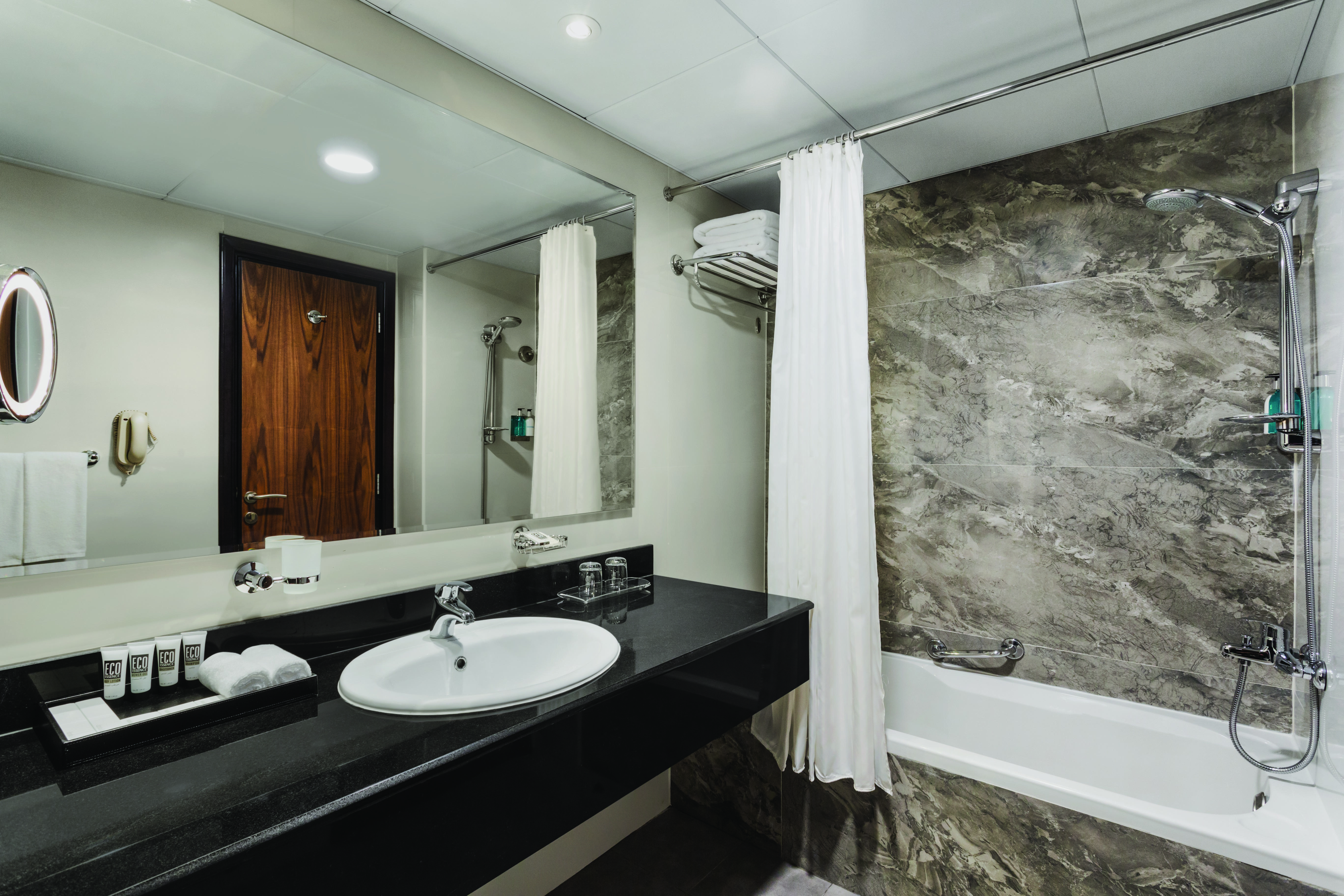 Hawthorn Extended Stay By Wyndham Abu Dhabi City Center Buitenkant foto