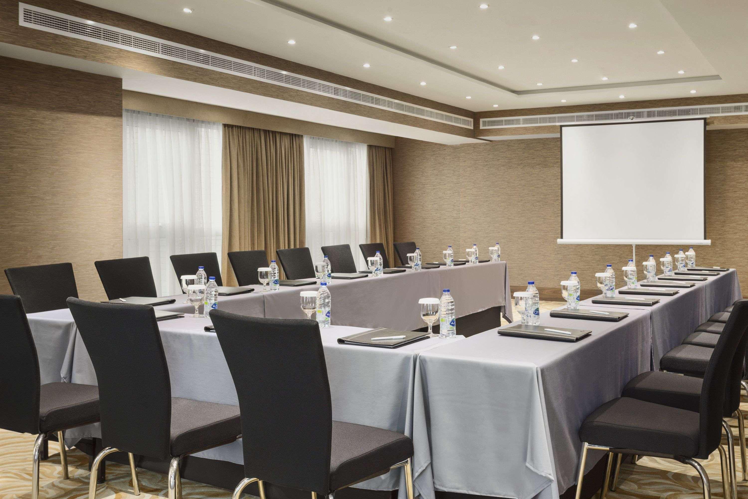 Hawthorn Extended Stay By Wyndham Abu Dhabi City Center Buitenkant foto