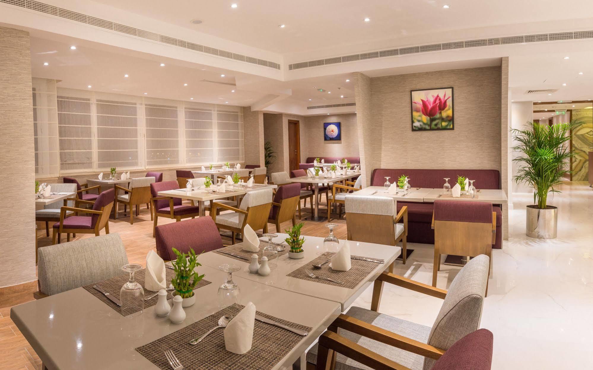 Hawthorn Extended Stay By Wyndham Abu Dhabi City Center Buitenkant foto