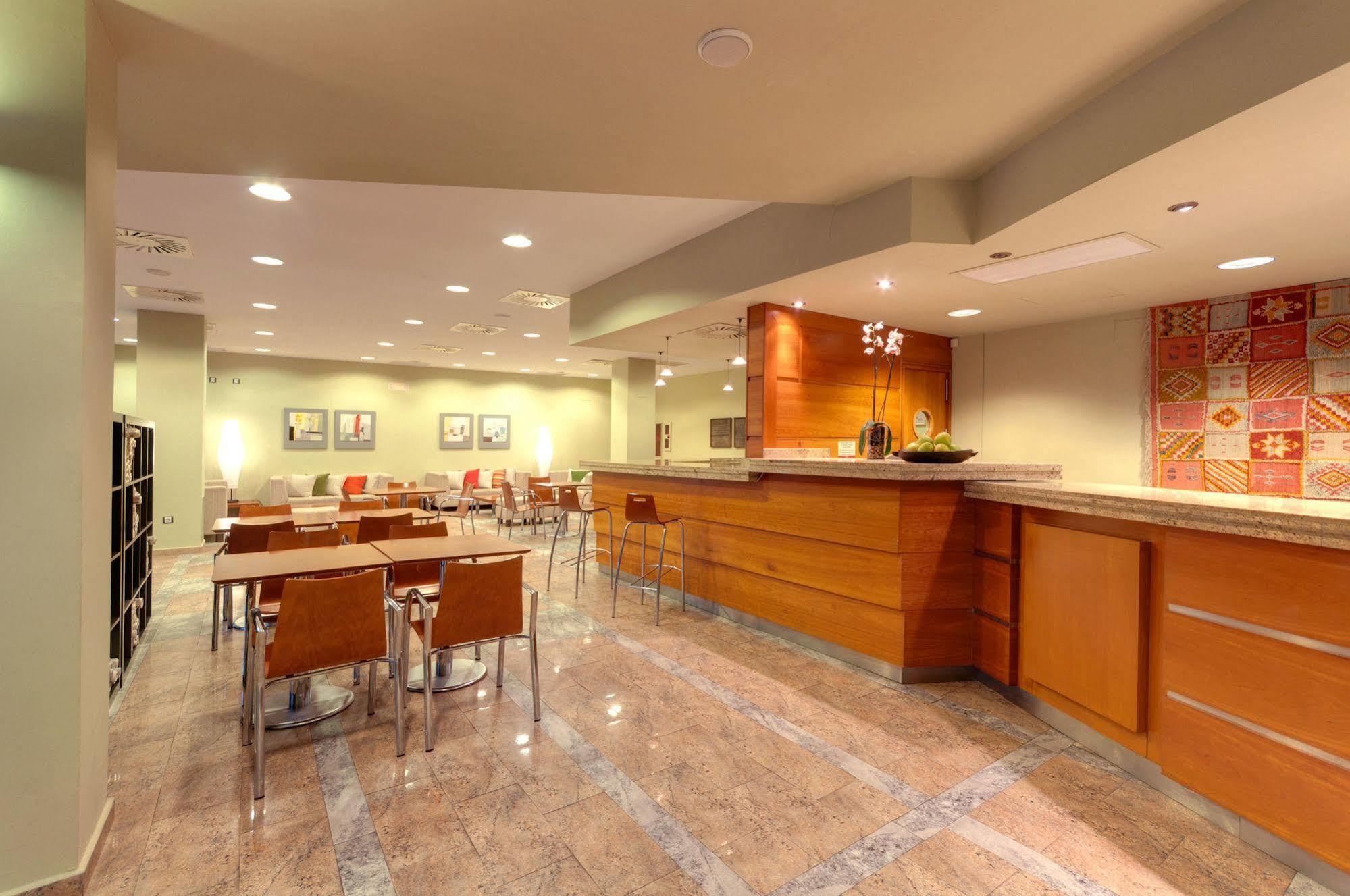 Hawthorn Extended Stay By Wyndham Abu Dhabi City Center Buitenkant foto