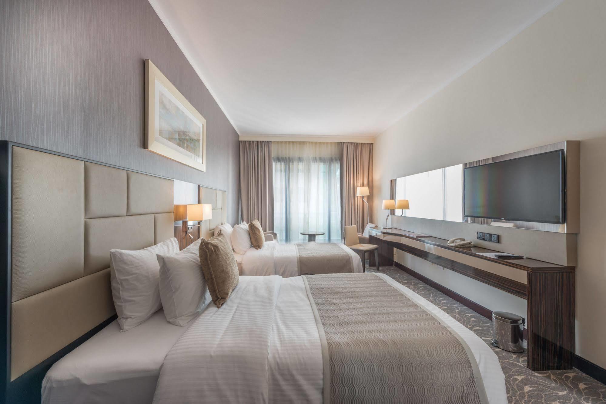 Hawthorn Extended Stay By Wyndham Abu Dhabi City Center Buitenkant foto